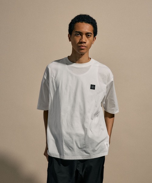 NUMERALS（ヌメラルズ）の「[NUMERALS]ONE POINT T（Tシャツ/カットソー・メンズ・ホワイト/ブラック/グレー・LARGE/MEDIUM）」の2枚目の写真