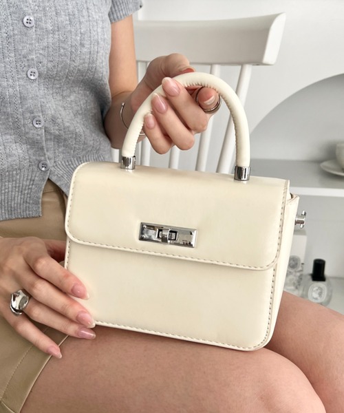 wears(ウェアーズ)の「2wayスクエアショルダーミニバッグ(ショルダーバッグ・レディース・ホワイト/ブラック・FREE)」の1枚目の写真