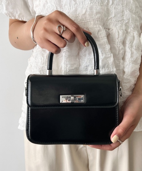 wears(ウェアーズ)の「2wayスクエアショルダーミニバッグ(ショルダーバッグ・レディース・ホワイト/ブラック・FREE)」の2枚目の写真