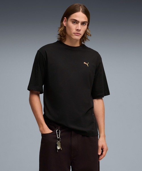 PUMA(プーマ)の「PUMA プーマ メンズ グラフィック バック 半袖 Tシャツ(Tシャツ/カットソー・メンズ・ホワイト/ブラック・XX-LARGE/LARGE/SMALL/X-LARGE/MEDIUM)」の2枚目の写真