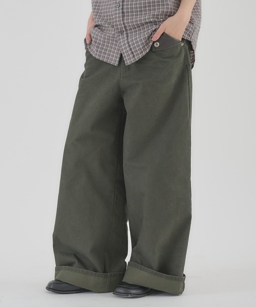 Perushu(ペルーシュ)の「FAKE LEATHER FLAP WIDE WORK PANTS/フェイクレザーフラップワイドワークパンツ(その他パンツ・メンズ・カーキ/ブラウン・LARGE/MEDIUM)」の2枚目の写真