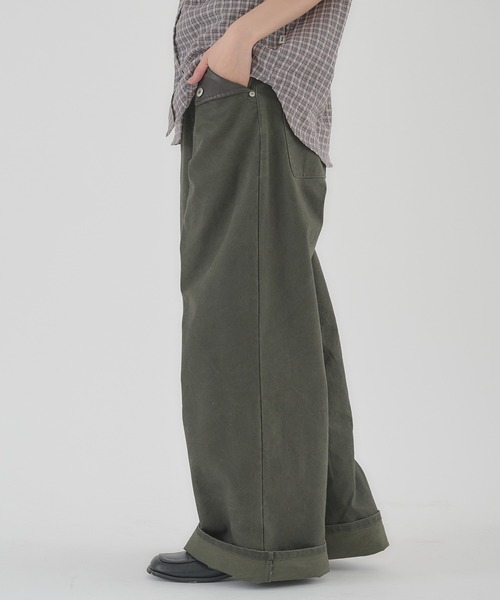 Perushu(ペルーシュ)の「FAKE LEATHER FLAP WIDE WORK PANTS/フェイクレザーフラップワイドワークパンツ(その他パンツ・メンズ・カーキ/ブラウン・LARGE/MEDIUM)」の7枚目の写真