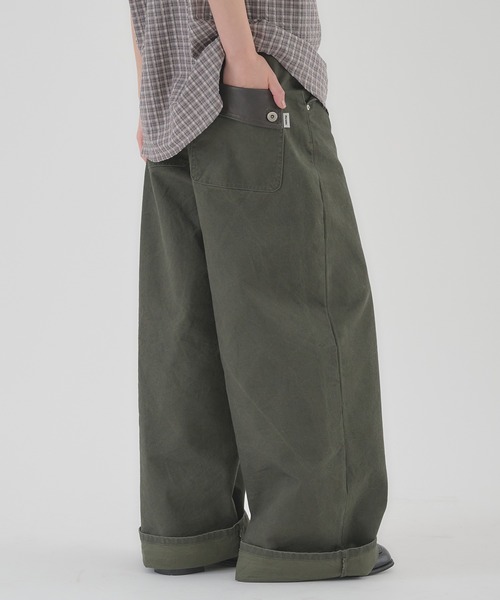 Perushu(ペルーシュ)の「FAKE LEATHER FLAP WIDE WORK PANTS/フェイクレザーフラップワイドワークパンツ(その他パンツ・メンズ・カーキ/ブラウン・LARGE/MEDIUM)」の6枚目の写真