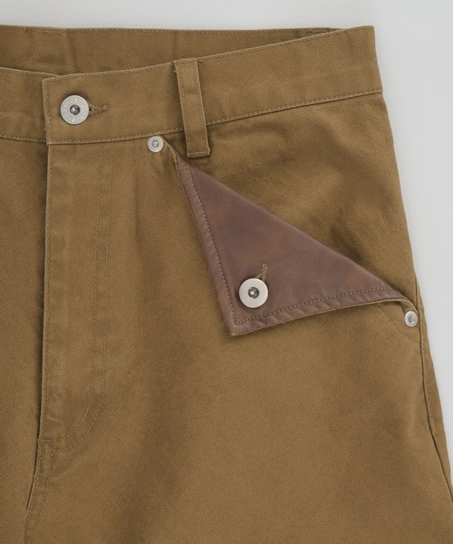 Perushu(ペルーシュ)の「FAKE LEATHER FLAP WIDE WORK PANTS/フェイクレザーフラップワイドワークパンツ(その他パンツ・メンズ・カーキ/ブラウン・LARGE/MEDIUM)」の9枚目の写真