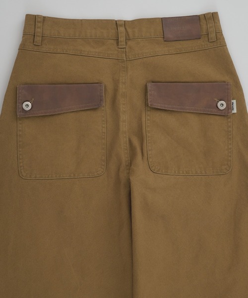 Perushu(ペルーシュ)の「FAKE LEATHER FLAP WIDE WORK PANTS/フェイクレザーフラップワイドワークパンツ(その他パンツ・メンズ・カーキ/ブラウン・LARGE/MEDIUM)」の10枚目の写真