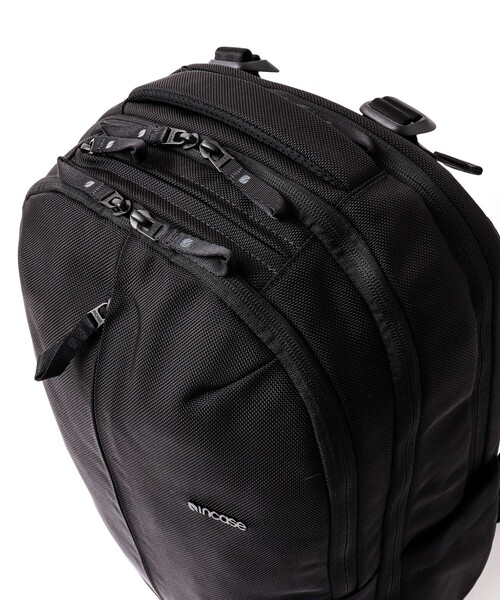 incase(インケース)の「【Incase/インケース】Tracks Backpack 25L(バックパック/リュック・メンズ・ブラック・FREE)」の4枚目の写真