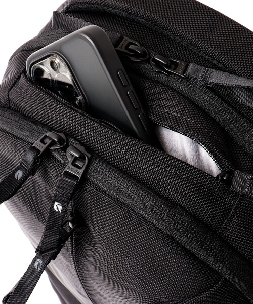 incase(インケース)の「【Incase/インケース】Tracks Backpack 25L(バックパック/リュック・メンズ・ブラック・FREE)」の5枚目の写真