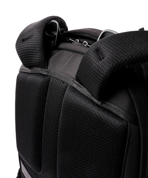 incase(インケース)の「【Incase/インケース】Tracks Backpack 25L(バックパック/リュック・メンズ・ブラック・FREE)」の15枚目の写真