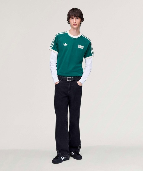 adidas Originals × Oasis ツアースリーストライプス Tシャツ