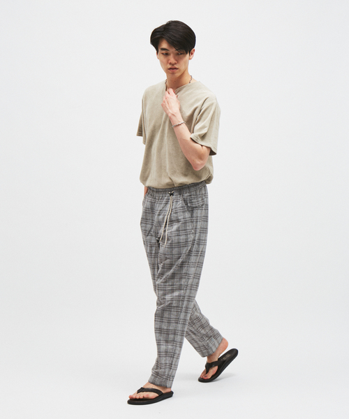 JOURNAL STANDARD(ジャーナルスタンダード)の「迷迭香 / マンネンロウ 別注 ハーベスト トラウザーズ(スラックス・メンズ・グレー/ブラウン・2/3)」の3枚目の写真