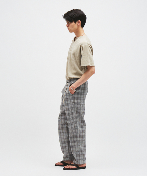 JOURNAL STANDARD(ジャーナルスタンダード)の「迷迭香 / マンネンロウ 別注 ハーベスト トラウザーズ(スラックス・メンズ・グレー/ブラウン・2/3)」の4枚目の写真