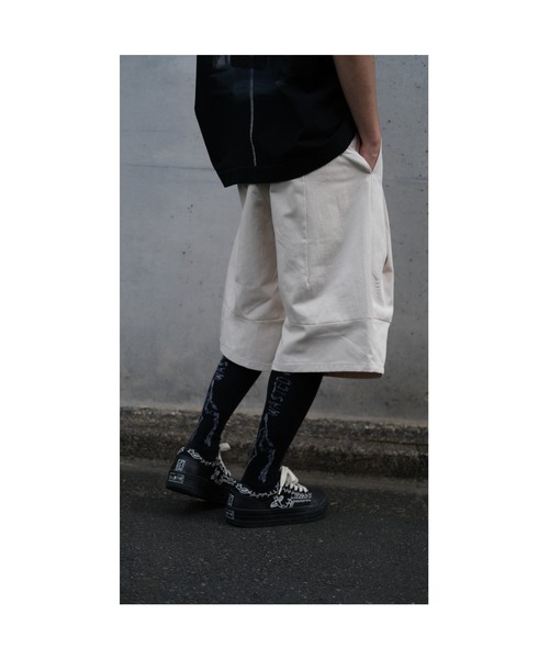SHINYAKOZUKA(シンヤコヅカ)の「【ZOZO限定】UPCYCLED SHORT BAGGY(その他パンツ・メンズ・ホワイト系その他・X-SMALL)」の5枚目の写真