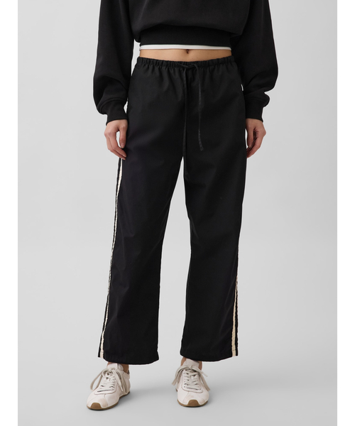 GAP（ギャップ）の「オーガニックコットンポプリン リラックスフィット イージーウエスト ストライプパンツ（その他パンツ・レディース・ブラック/グリーン・S/L/M/XS）」の5枚目の写真