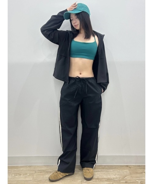 GAP(ギャップ)の「オーガニックコットンポプリン リラックスフィット イージーウエスト ストライプパンツ(その他パンツ・レディース・ブラック/グリーン・S/L/M/XS/XXS)」の6枚目の写真