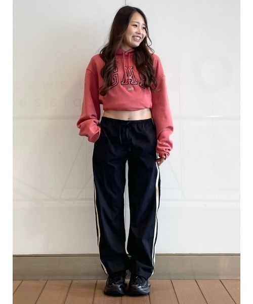 GAP(ギャップ)の「オーガニックコットンポプリン リラックスフィット イージーウエスト ストライプパンツ(その他パンツ・レディース・ブラック/グリーン・S/L/M/XS/XXS)」の7枚目の写真
