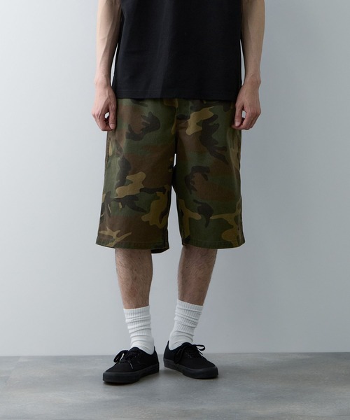 NAVY（ネイビー）の「【NAVY / ネイビー】イージーワイドショーツ（デニムパンツ・メンズ・カモフラージュ/ブラック/ブルー・M/L/XL）」の3枚目の写真