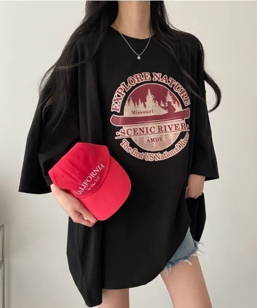 Lips（リップス）の「ゆるっとビッグシルエットで抜け感抜群！アウトドア風プリントカットソー（Tシャツ/カットソー・レディース・グレー/ブラック/ライトグレー・FREE）」の4枚目の写真