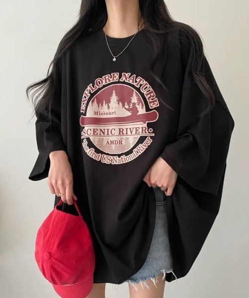 Lips（リップス）の「ゆるっとビッグシルエットで抜け感抜群！アウトドア風プリントカットソー（Tシャツ/カットソー・レディース・グレー/ブラック/ライトグレー・FREE）」の5枚目の写真