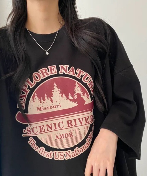 Lips（リップス）の「ゆるっとビッグシルエットで抜け感抜群！アウトドア風プリントカットソー（Tシャツ/カットソー・レディース・グレー/ブラック/ライトグレー・FREE）」の8枚目の写真