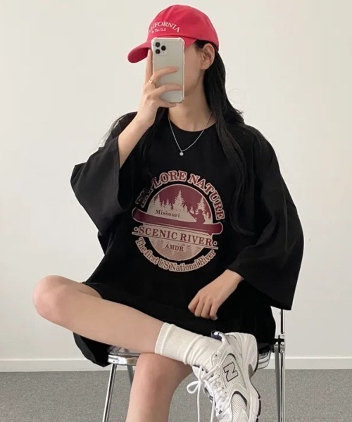 Lips（リップス）の「ゆるっとビッグシルエットで抜け感抜群！アウトドア風プリントカットソー（Tシャツ/カットソー・レディース・グレー/ブラック/ライトグレー・FREE）」の12枚目の写真