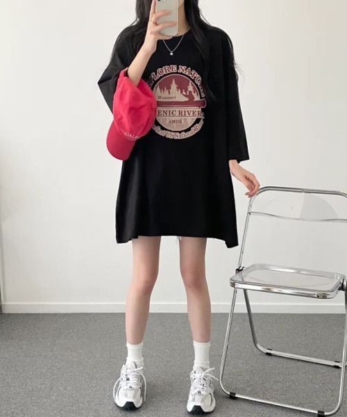 Lips（リップス）の「ゆるっとビッグシルエットで抜け感抜群！アウトドア風プリントカットソー（Tシャツ/カットソー・レディース・グレー/ブラック/ライトグレー・FREE）」の13枚目の写真