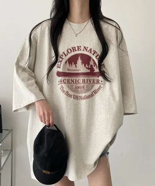 Lips（リップス）の「ゆるっとビッグシルエットで抜け感抜群！アウトドア風プリントカットソー（Tシャツ/カットソー・レディース・グレー/ブラック/ライトグレー・FREE）」の14枚目の写真