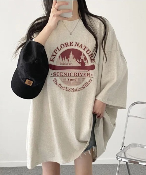 Lips（リップス）の「ゆるっとビッグシルエットで抜け感抜群！アウトドア風プリントカットソー（Tシャツ/カットソー・レディース・グレー/ブラック/ライトグレー・FREE）」の16枚目の写真