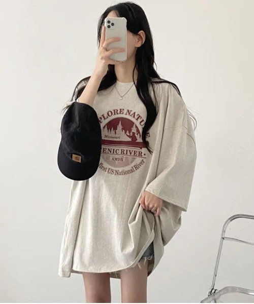 Lips（リップス）の「ゆるっとビッグシルエットで抜け感抜群！アウトドア風プリントカットソー（Tシャツ/カットソー・レディース・グレー/ブラック/ライトグレー・FREE）」の20枚目の写真