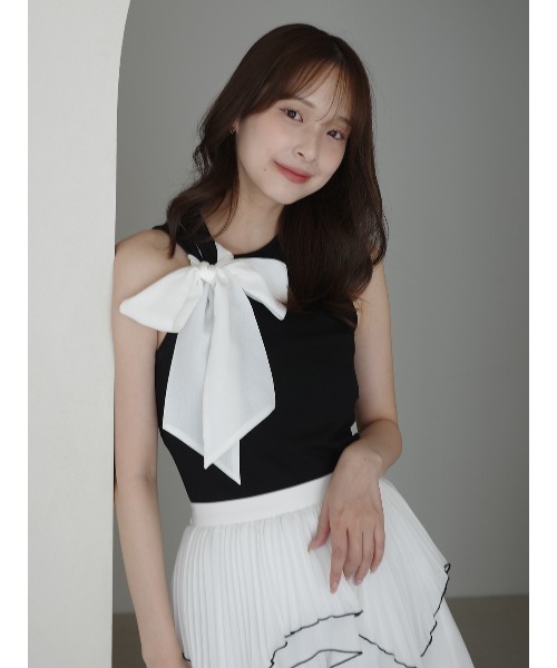 EIMY ISTOIRE(エイミーイストワール)の「2WAY RIBBON SLIT TANK(Tシャツ/カットソー・レディース・グレー/ブラック/ホワイト・F)」の2枚目の写真