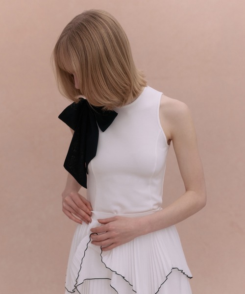 EIMY ISTOIRE(エイミーイストワール)の「2WAY RIBBON SLIT TANK(Tシャツ/カットソー・レディース・グレー/ブラック/ホワイト・F)」の4枚目の写真