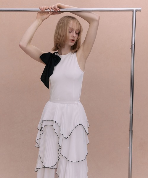 EIMY ISTOIRE(エイミーイストワール)の「2WAY RIBBON SLIT TANK(Tシャツ/カットソー・レディース・グレー/ブラック/ホワイト・F)」の7枚目の写真