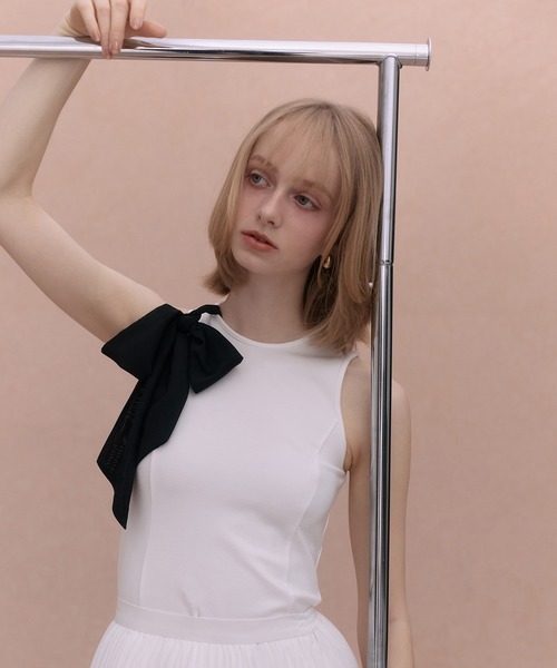EIMY ISTOIRE(エイミーイストワール)の「2WAY RIBBON SLIT TANK(Tシャツ/カットソー・レディース・グレー/ブラック/ホワイト・F)」の9枚目の写真