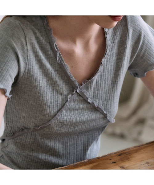 Ellioti(エリオティ)の「Arin Lace Half Ts_3Color(Tシャツ/カットソー・レディース・グレー/ブラック/ホワイト・FREE)」の3枚目の写真