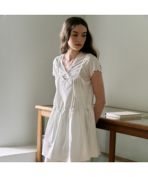 Ellioti(エリオティ)の「Arin Lace Half Ts_3Color(Tシャツ/カットソー・レディース・グレー/ブラック/ホワイト・FREE)」の1枚目の写真