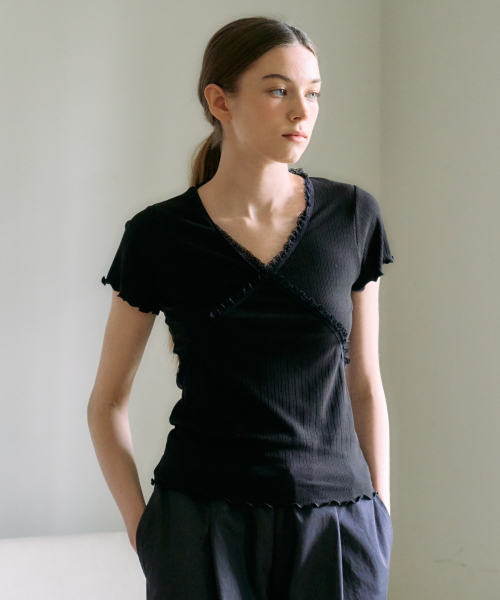 Ellioti(エリオティ)の「Arin Lace Half Ts_3Color(Tシャツ/カットソー・レディース・グレー/ブラック/ホワイト・FREE)」の4枚目の写真