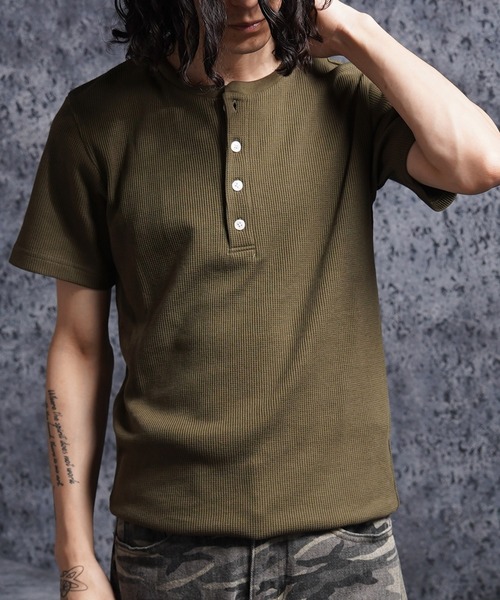 1111clothing(ワンフォークロージング)の「レギュラーフィット サーマル ヘンリーネック Tee / Regular Fit Thermal Henley Neck Tee(Tシャツ/カットソー・メンズ・グレー/カーキ/ブラック/ネイビー・L/M/XL)」の4枚目の写真