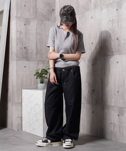 1111clothing(ワンフォークロージング)の「レギュラーフィット サーマル ヘンリーネック Tee / Regular Fit Thermal Henley Neck Tee(Tシャツ/カットソー・メンズ・グレー/カーキ/ブラック/ネイビー・L/M/XL)」の20枚目の写真