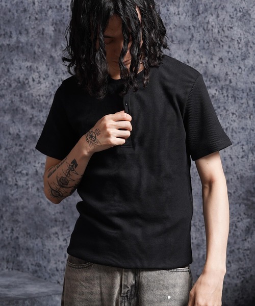 1111clothing(ワンフォークロージング)の「レギュラーフィット サーマル ヘンリーネック Tee / Regular Fit Thermal Henley Neck Tee(Tシャツ/カットソー・メンズ・グレー/カーキ/ブラック/ネイビー・L/M/XL)」の5枚目の写真