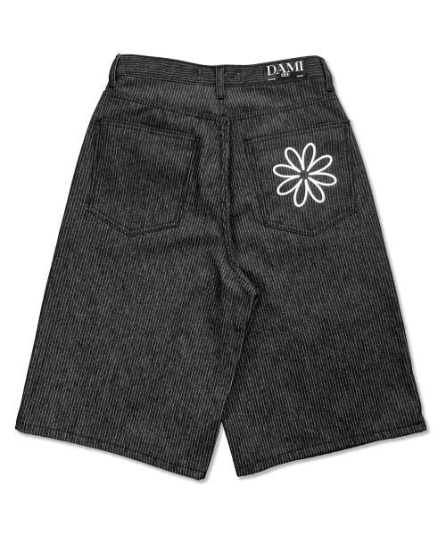 DAMISH(ダミシュ)の「ノンフェイドストライプバミューダパンツ_ブラック(その他パンツ・レディース・ブラック・SMALL/MEDIUM/LARGE)」の5枚目の写真