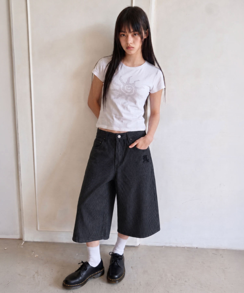 DAMISH(ダミシュ)の「ノンフェイドストライプバミューダパンツ_ブラック(その他パンツ・レディース・ブラック・SMALL/MEDIUM/LARGE)」の6枚目の写真