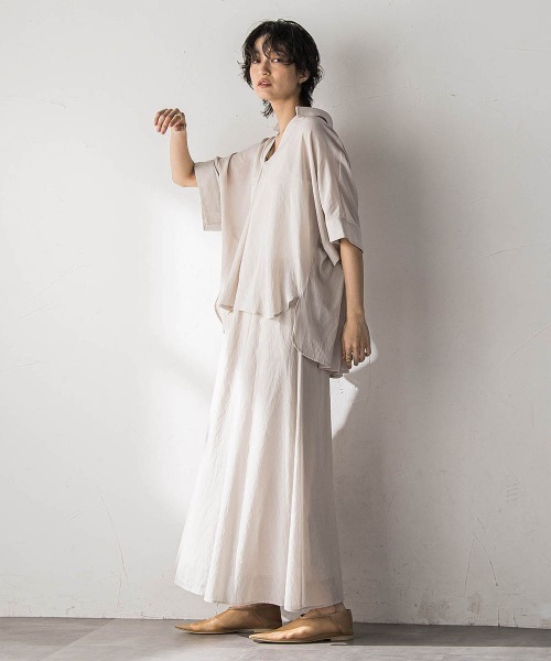 MAYSON GREY(メイソングレイ)の「麻調シアーBACKタックスキッパーブラウス(シャツ/ブラウス・レディース・ブラウン/ブラック/ベージュ・M)」の10枚目の写真