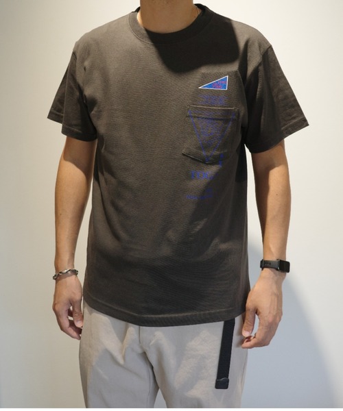 TOGA TOO(トーガトゥ)の「TOGA TOO Print T-shirt(Tシャツ/カットソー・メンズ・ホワイト/ブラック/シルバー・MEDIUM/LARGE)」の2枚目の写真