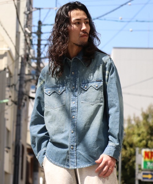 KRIFF MAYER(クリフメイヤー)の「ウエスタンデニムシャツ(シャツ/ブラウス・メンズ・ライトブルー/ストライプ/ダークブルー・LARGE/X-LARGE/MEDIUM)」の2枚目の写真