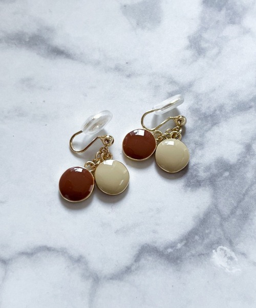 yu-ka（ユーカ）の「YU-KA:ミニマルサークルデザインイヤリング Minimalist circle design earrings（イヤリング・レディース・ゴールド・FREE）」の2枚目の写真