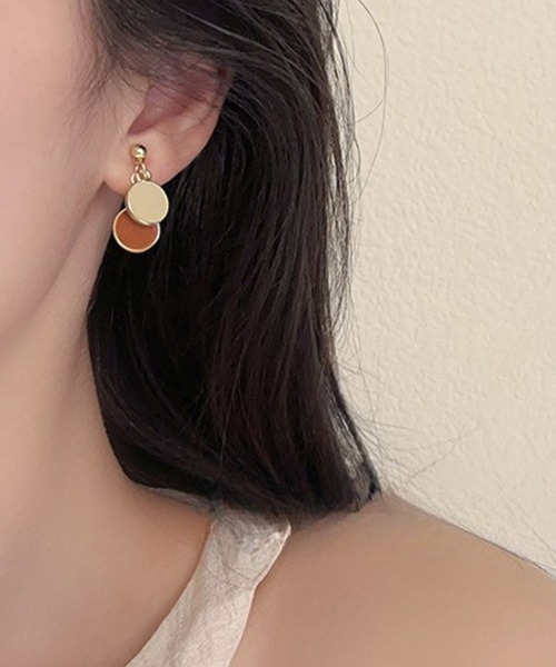yu-ka（ユーカ）の「YU-KA:ミニマルサークルデザインイヤリング Minimalist circle design earrings（イヤリング・レディース・ゴールド・FREE）」の3枚目の写真