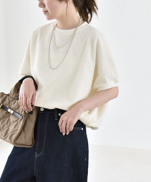 quaranciel(カランシエル)の「quaranciel:〈洗濯機可能〉カットジャカード ルーズ フレンチスリーブ プルオーバー(Tシャツ/カットソー・レディース・オフホワイト/ライトグリーン/ブラック・ONE SIZE)」の2枚目の写真