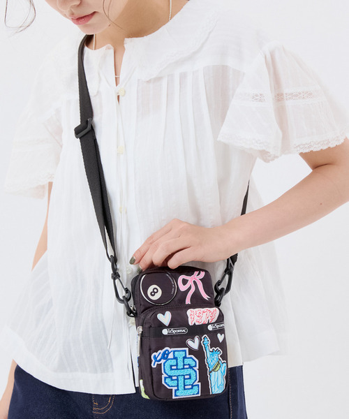 LeSportsac(レスポートサック)の「PW MINI PHONE XBODY パッチワークブラックミニフォーンクロスボディ(ショルダーバッグ・レディース・ブラック・FREE)」の2枚目の写真