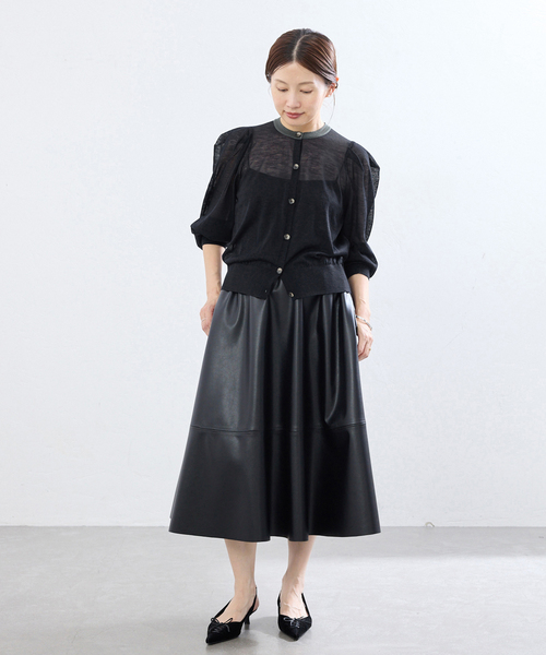 IENA(イエナ)の「LOWER/ローヴァー 18G Tucked power shoulder ニット LW-77(カーディガン/ボレロ・レディース・ネイビー/ブラウン・FREE)」の9枚目の写真