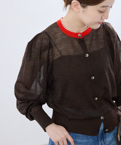 IENA(イエナ)の「LOWER/ローヴァー 18G Tucked power shoulder ニット LW-77(カーディガン/ボレロ・レディース・ネイビー/ブラウン・FREE)」の3枚目の写真