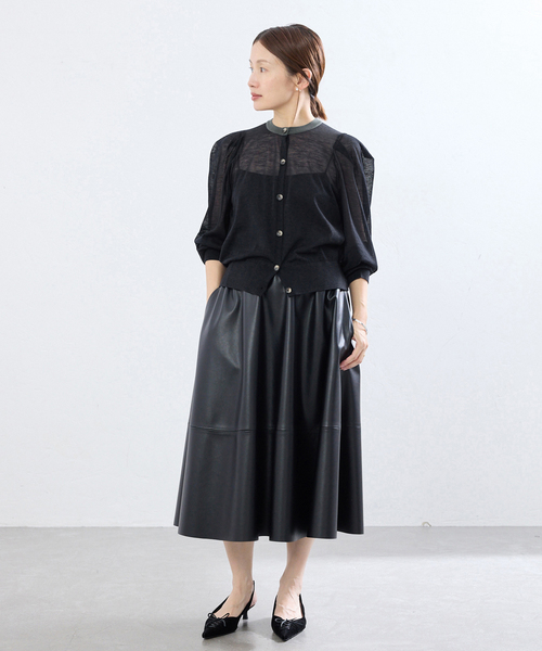 IENA(イエナ)の「LOWER/ローヴァー 18G Tucked power shoulder ニット LW-77(カーディガン/ボレロ・レディース・ネイビー/ブラウン・FREE)」の20枚目の写真